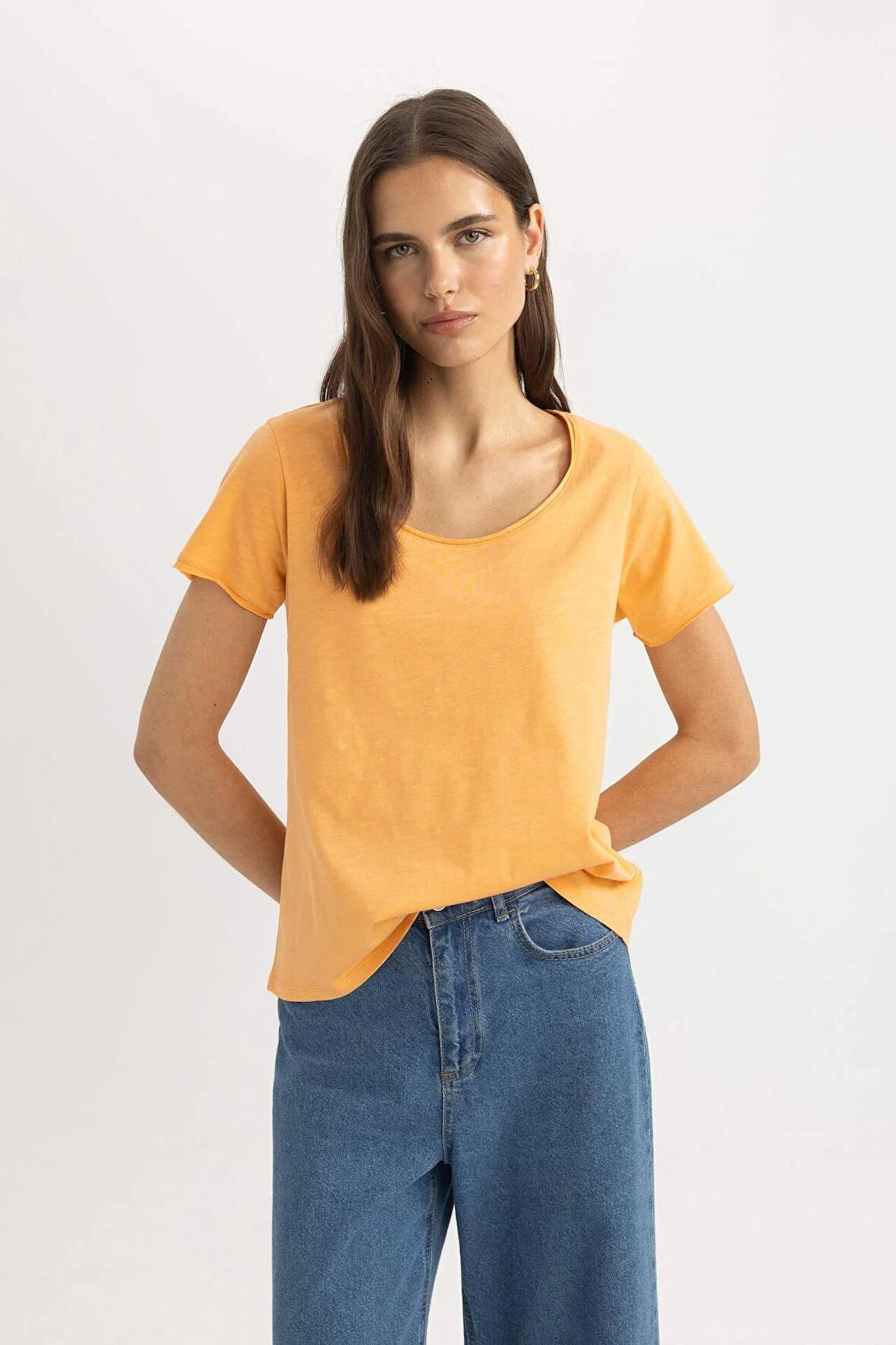 DeFacto Regular Fit Yuvarlak Yaka Basic Düz Kısa Kollu Tişört K1508AZ24SMOG81