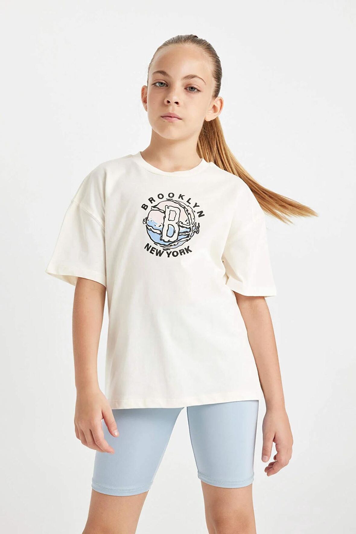 DeFacto Kız Çocuk NBA Brooklyn Nets Relax Fit Bisiklet Yaka Kısa Kollu Tişört C5776A824SMER99
