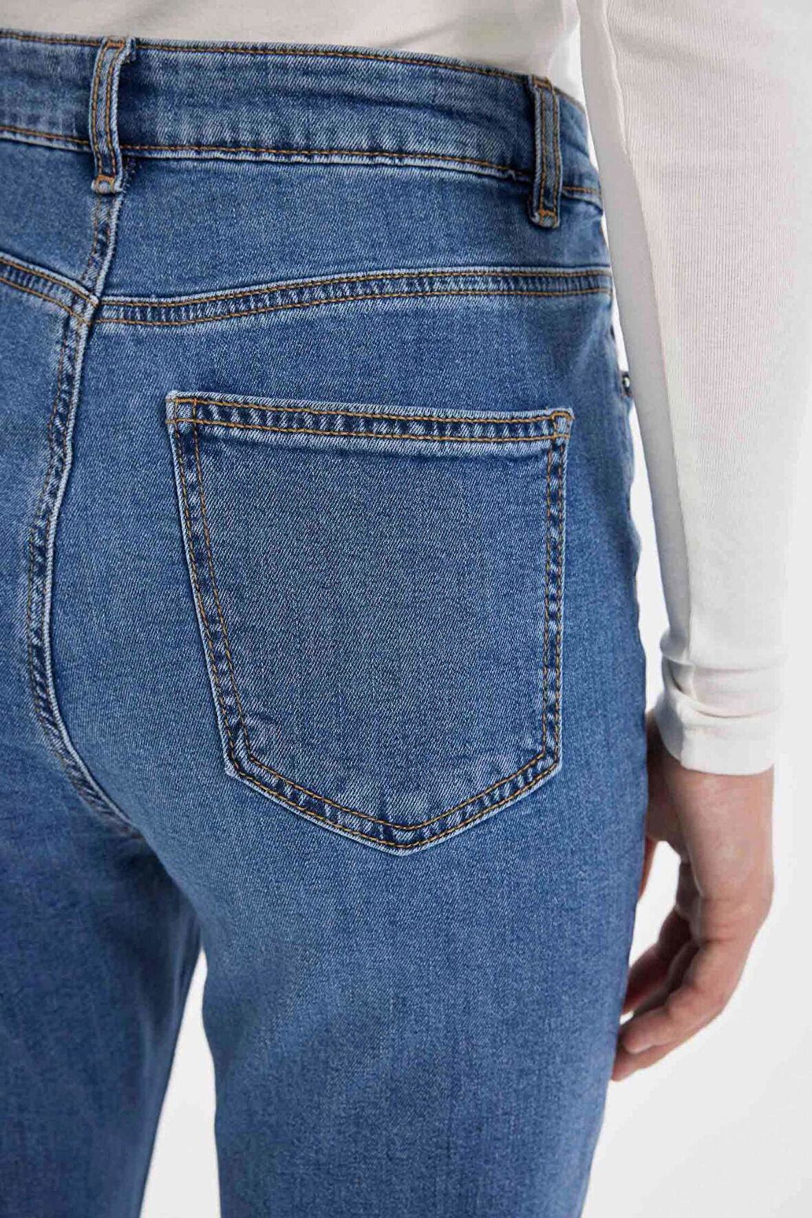 DeFacto Slim Flare Normal Bel Yırtmaçlı Uzun Jean Yıkamalı Pantolon C7621AX24AUNM28