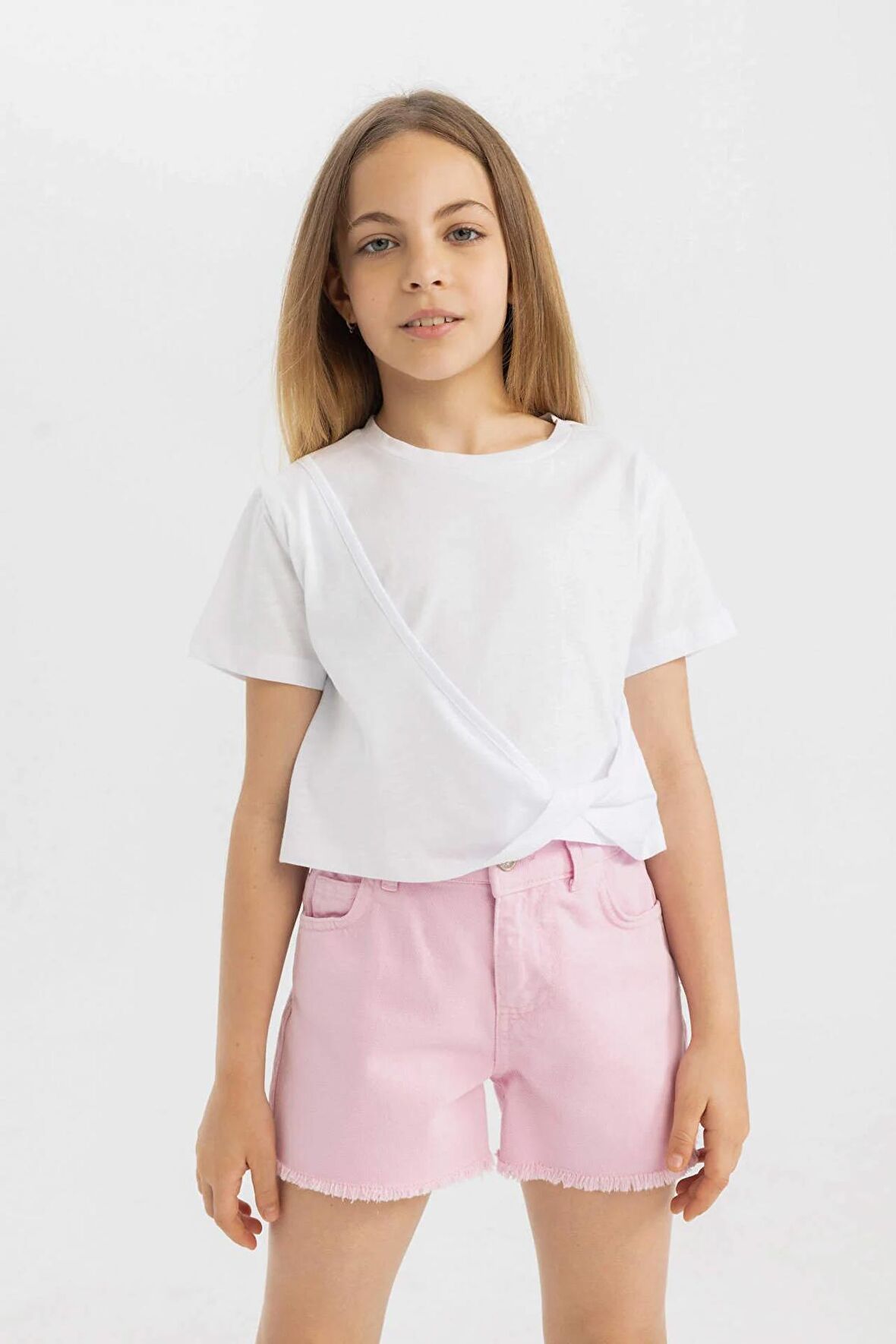 DeFacto Kız Çocuk Relax Fit Bisiklet Yaka Basic Düz Kısa Kollu Tişört C9775A824HSWT36