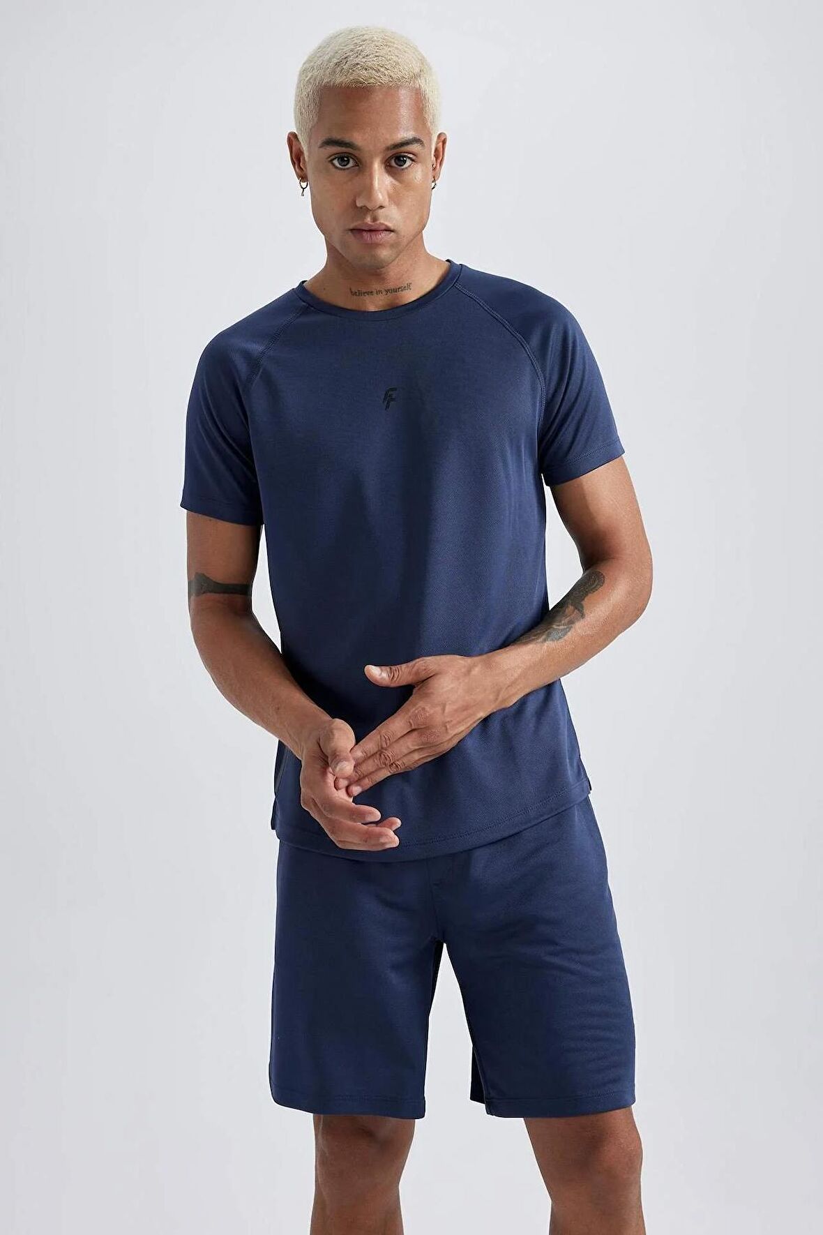 DeFactoFit Slim Fit Dar Kesim Bisiklet Yaka Baskılı Sporcu Kısa Kollu Tişört V2887AZ24SPNV201