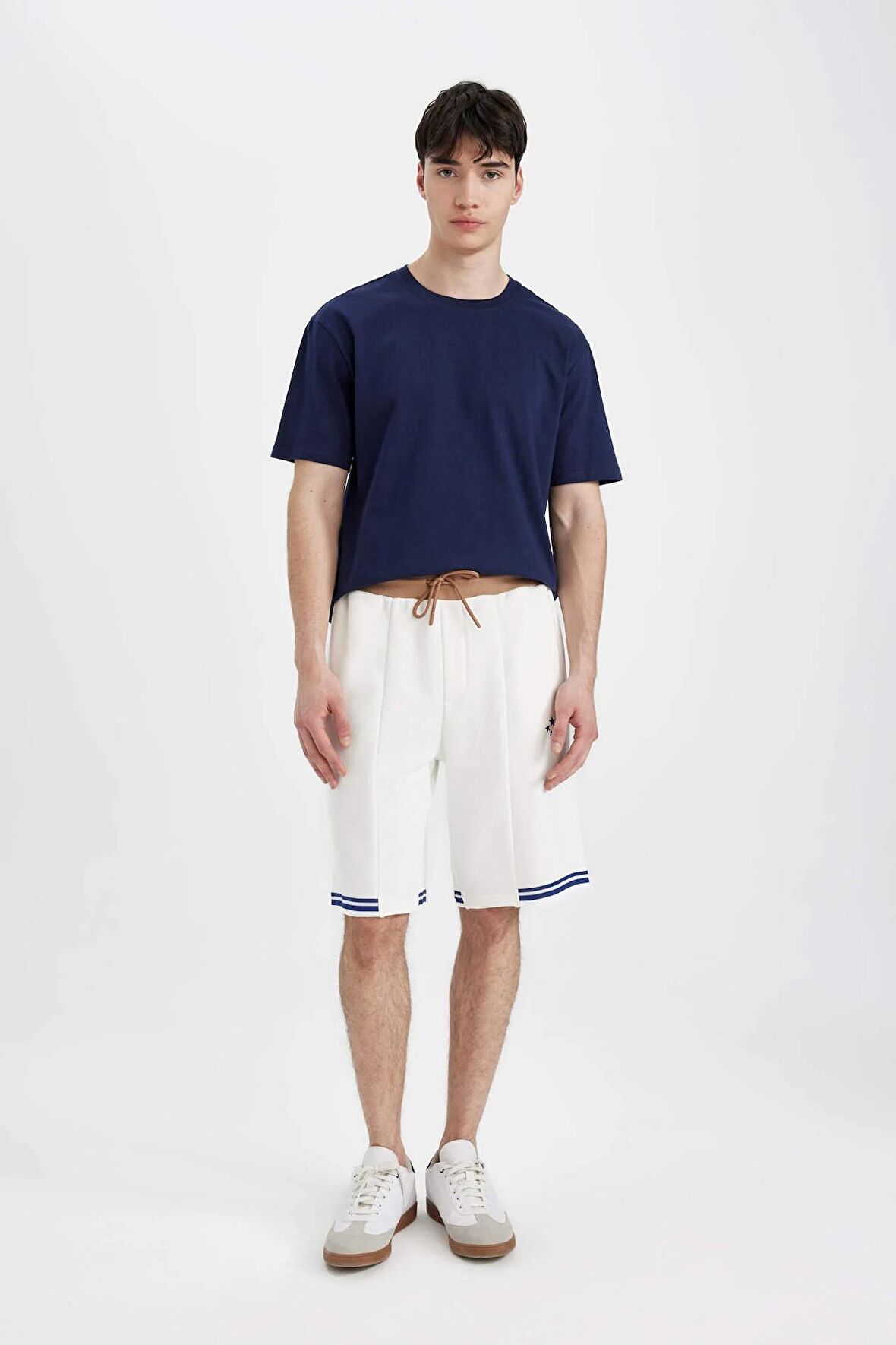 DeFacto Regular Fit Baskılı Düz Paça Şort B8794AX24SMER105