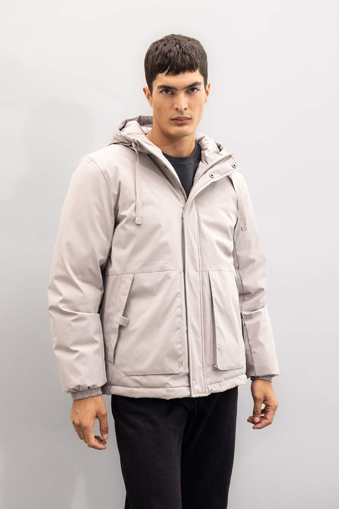 Regular Fit Kapüşonlu Fermuarlı Cepli Mont