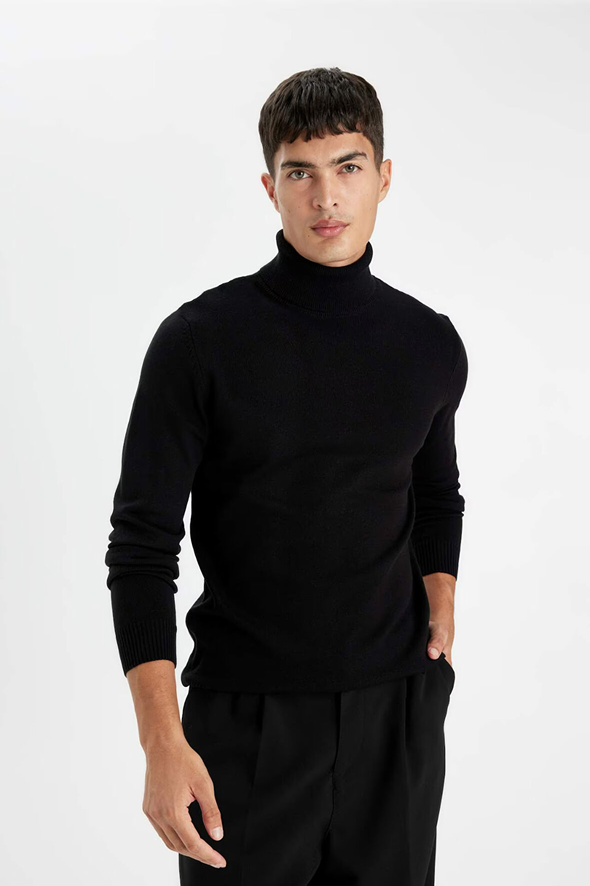 DeFacto Siyah Slim Fit Dar Kesim Balıkçı Yaka Basic Düz Triko Kazak R1124AZ24WNBK27