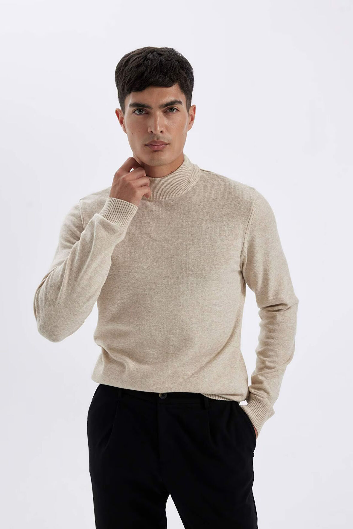 DeFacto Slim Fit Dar Kesim Yarım Balıkçı Yaka Basic Düz Triko Kazak R1127AZ24WNBG300