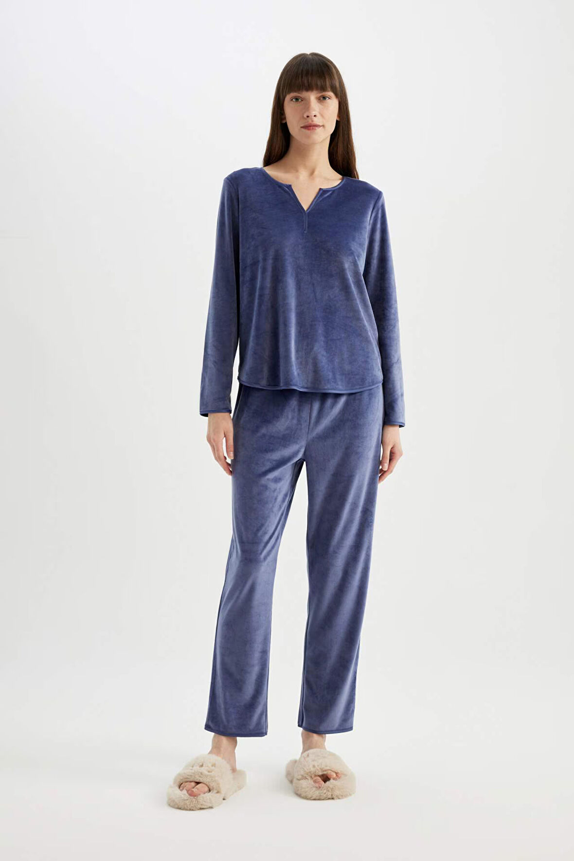DeFacto Fall in Love Pijama Takım V Yaka Velur Uzun Kollu Üst Beli Lastikli Alt A3356AX24AUPR498