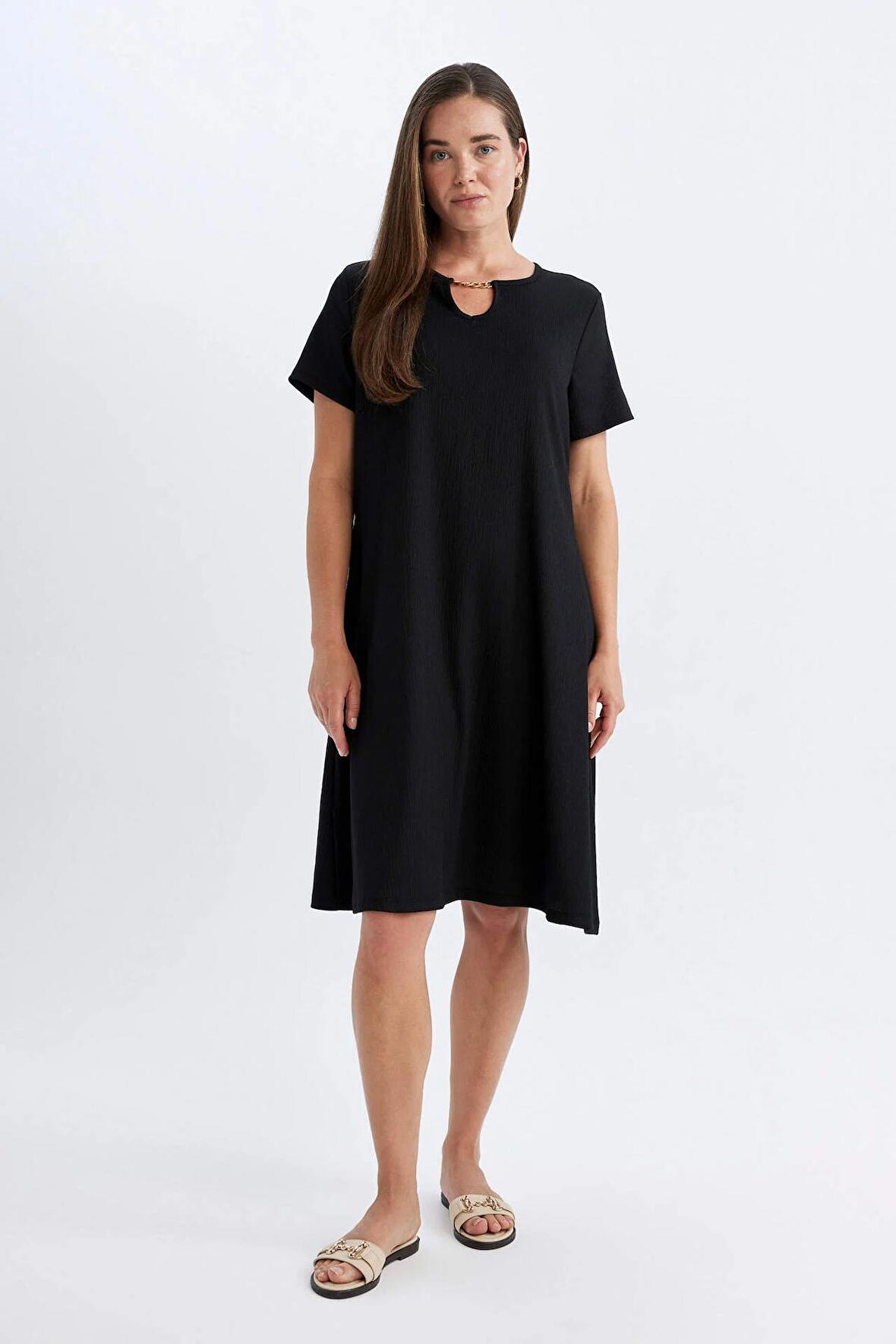 DeFacto 	Regular Fit Apaş Yaka Basic Düz Bürümcük Kısa Kollu Midi Elbise D3834AX24SMBK81