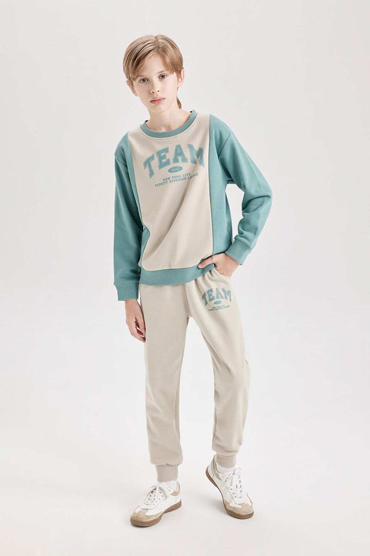 DeFacto Erkek Çocuk 2'li Takım Kalın Bisiklet Yaka Sweatshirt Beli Lastikli Jogger Eşofman Altı D2043A824AUGN1124