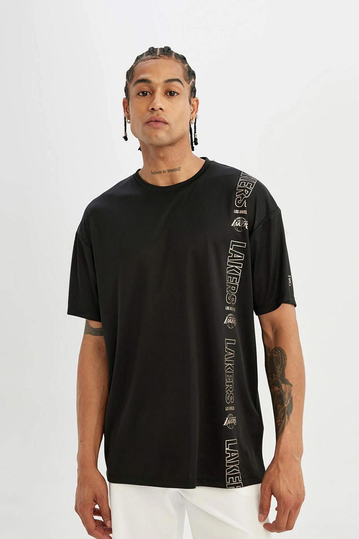 DeFactoFit NBA Los Angeles Lakers Boxy Fit Bisiklet Yaka Ağır Kumaş Kısa Kollu Tişört C7306AX24SMBK81