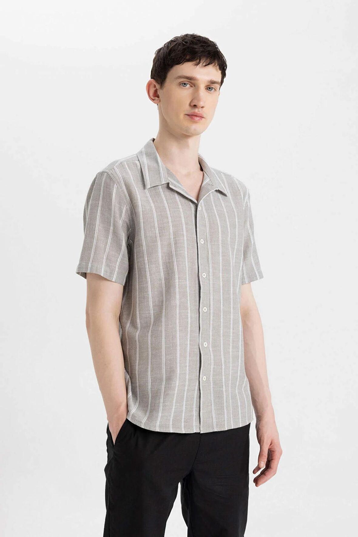 DeFacto Regular Fit Yazlık Polo Yaka Pamuklu Kısa Kollu Gömlek Z7344AZ24SMKH158