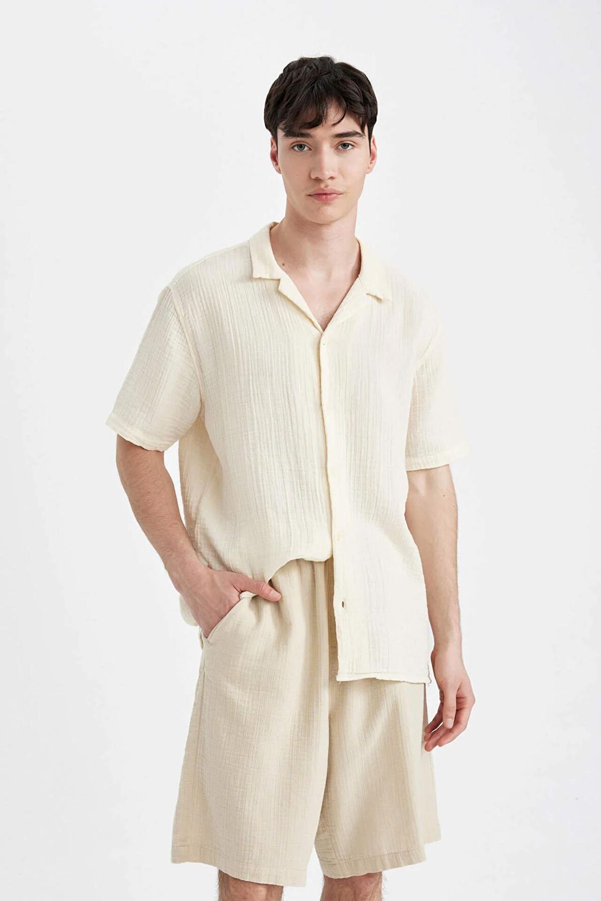 DeFacto Relax Fit Pamuklu Cepli Basic Düz Bermuda Şort C7589AX24SMBG695