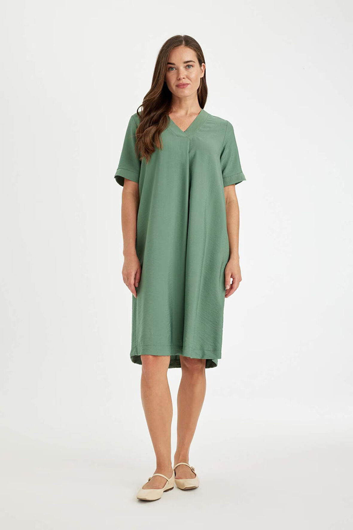 DeFacto Regular Fit V Yaka Kısa Kollu Midi Elbise D4574AX24HSGN470
