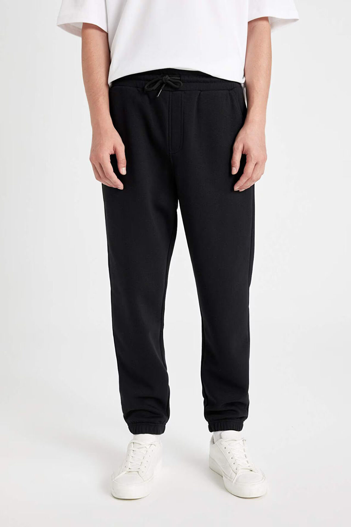 DeFacto Regular Fit Jogger Eşofman Altı Cepli Beli Paçası Lastikli X8286AZ24AUBK81