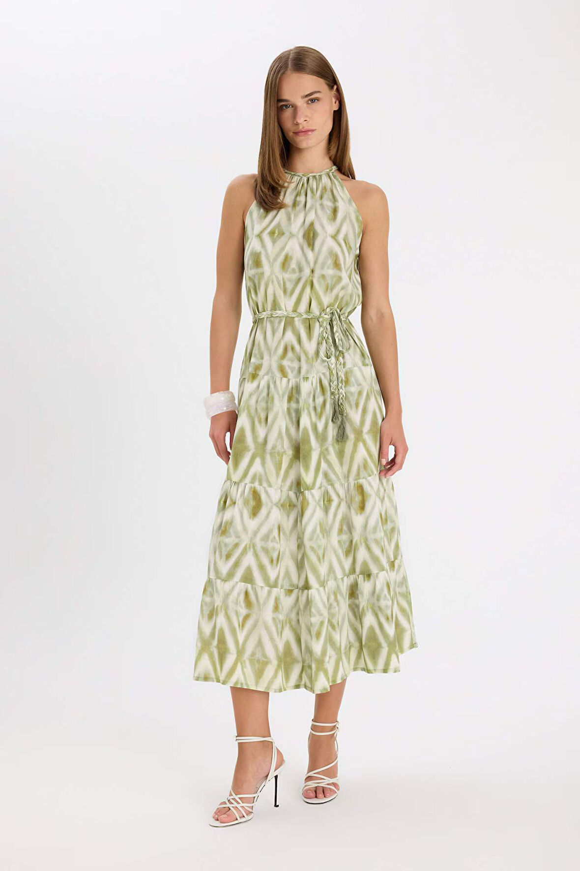 DeFacto A Kesim Halter Yaka Desenli Krinkıl Kumaş Kemerli Kolsuz Maxi Abiye Elbise D3782AX24AUGN1207