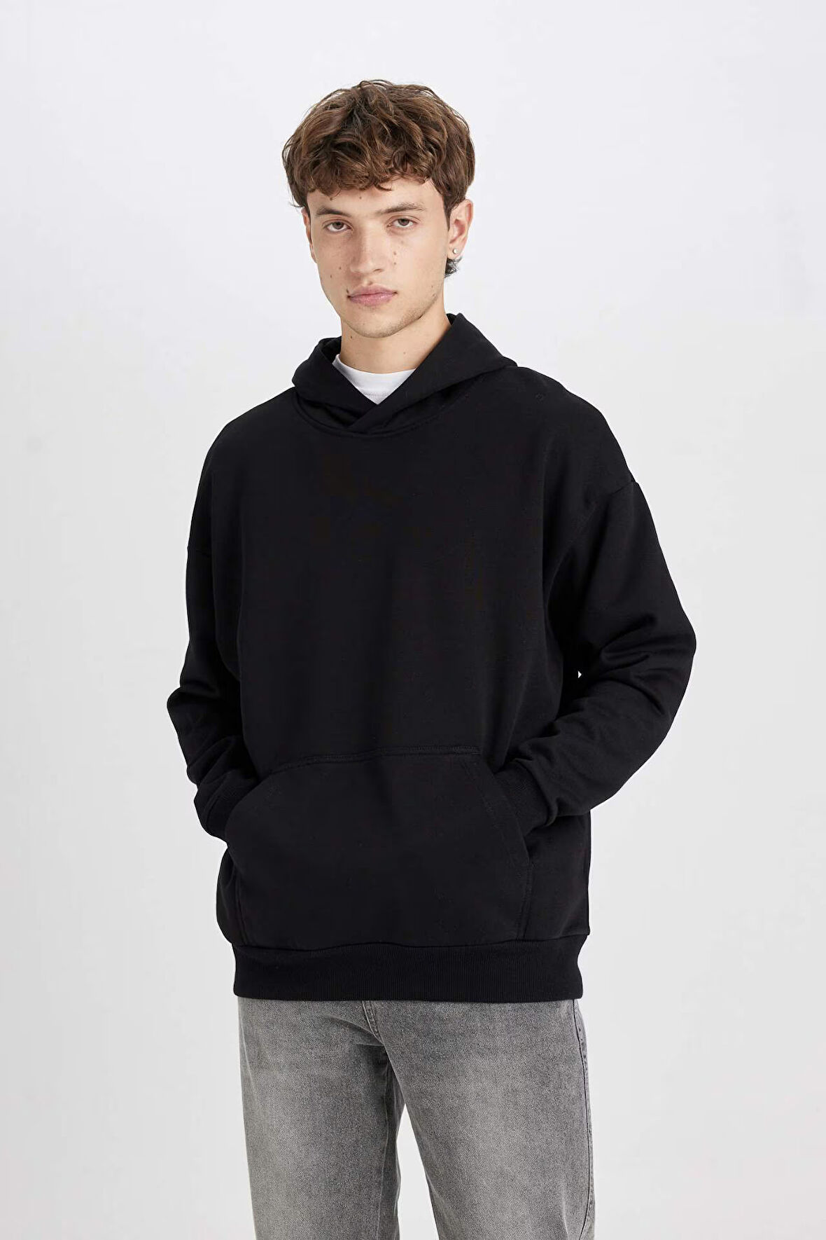 DeFacto Oversize Geniş Kalıp Kapüşonlu Cepli Basic Düz Sweatshirt Y1237AZ24AUBK81