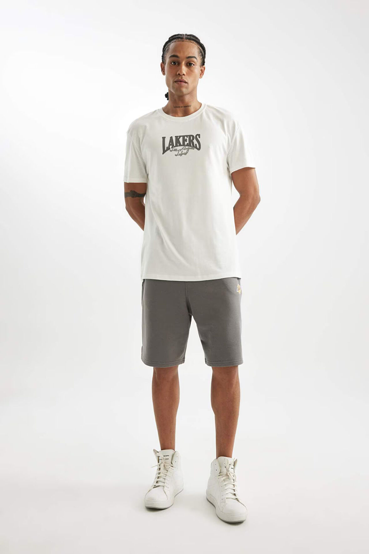 DeFactoFit NBA Los Angeles Lakers Kısa Paça Şort D2752AX24AUGR211