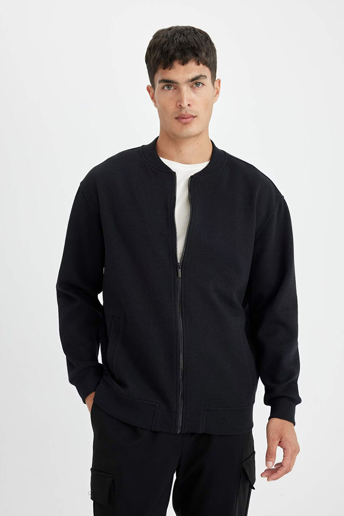 DeFacto Relax Fit Kolej Yaka Fermuarlı Çift Cepli Mevsimlik İnce Bomber Hırka D2605AX24AUBK81