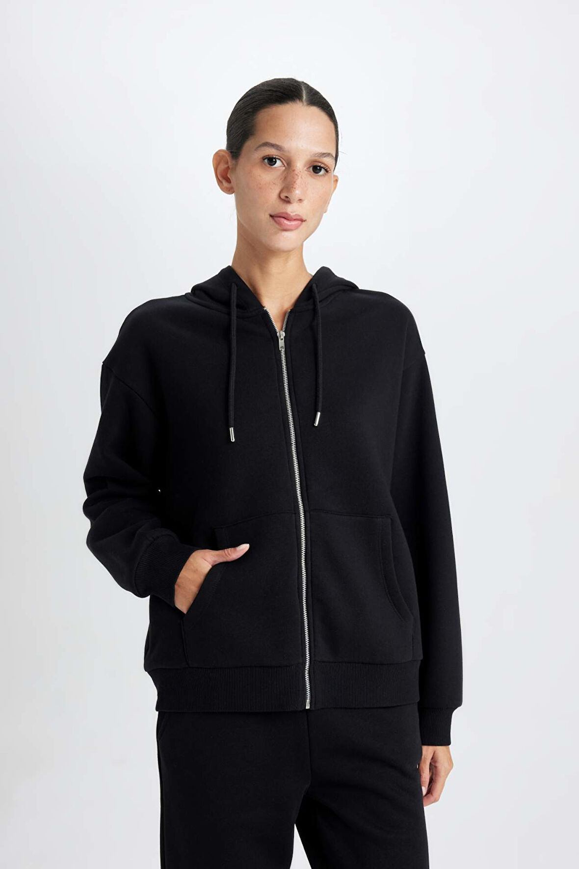 DeFacto Relax Fit Kapüşonlu Cepli Basic Düz Fermuarlı Sweatshirt C1809AX24WNBK81