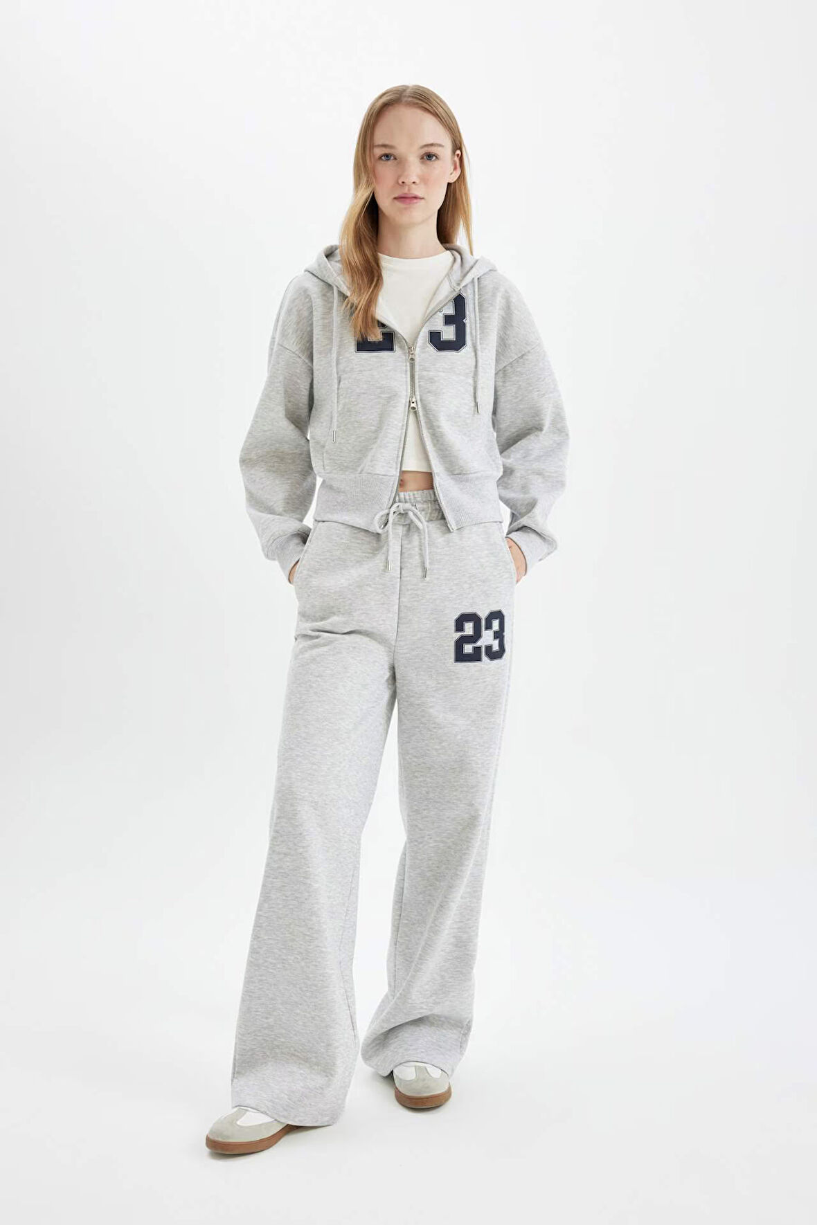 DeFacto Coool Wide Leg Geniş Bol Paça Eşofman Altı Beli Bağcıklı Baskılı Kalın D4997AX24AUGR210