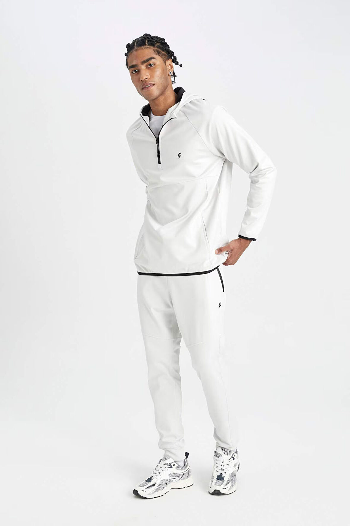 DeFactoFit Sporcu Jogger Eşofman Altı Slim Fit Dar Kesim Skuba Dalgıç Kumaş Beli Bağcıklı Lastikli Paça Cepli A6965AX24AUGR493