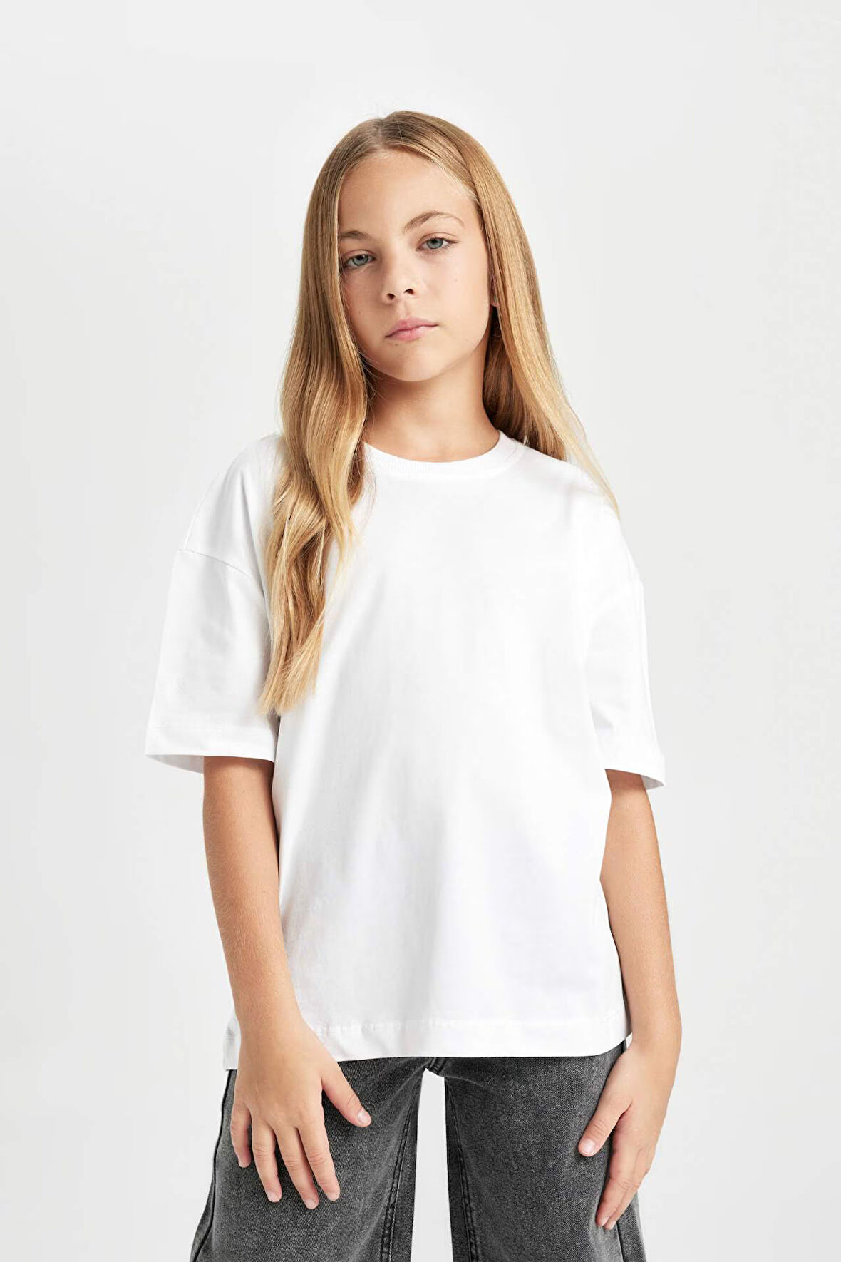 DeFacto Kız Çocuk Oversize Geniş Kalıp Bisiklet Yaka Basic Düz Kısa Kollu Tişört D3345A824AUWT36