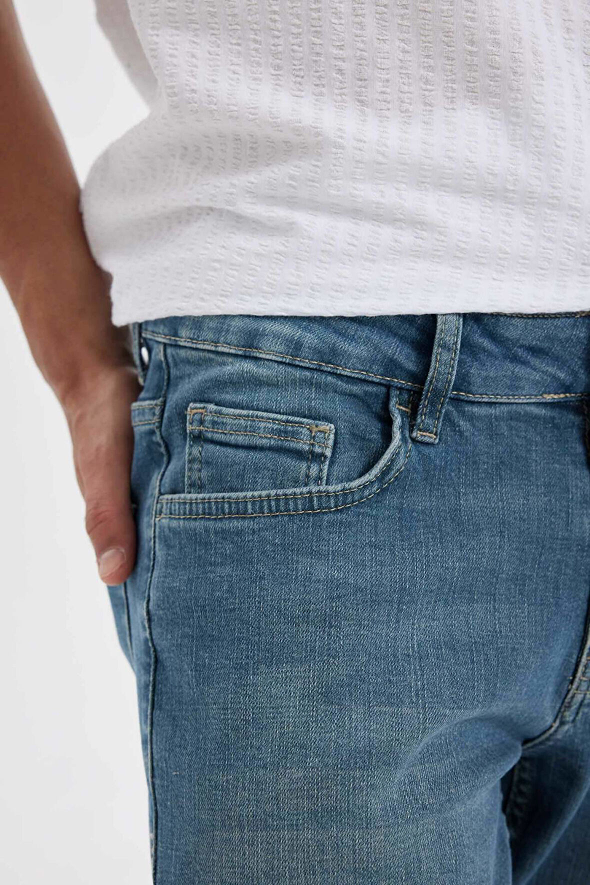 DeFacto Pedro Slim Fit Dar Kalıp Normal Bel Dar Paça Jean Pantolon D6469AX24AUNM29
