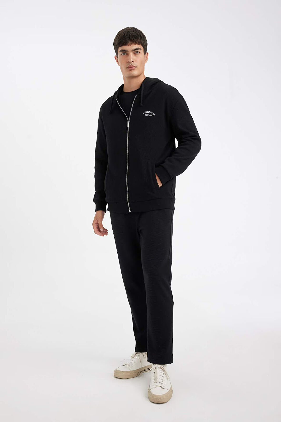 DeFacto Eşofman Altı Slim Fit Dar Kesim Beli Bağcıklı Cepli Düz Paça  D6092AX24AUBK81