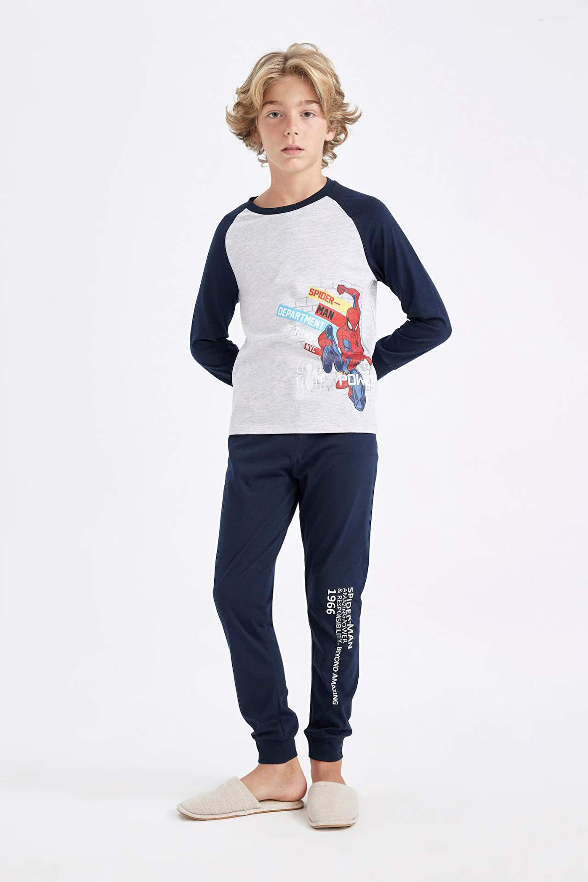 DeFacto Erkek Çocuk Pijama Takımı Marvel Spiderman Uzun Kollu Üst Uzun Alt D3619A824WNNV146