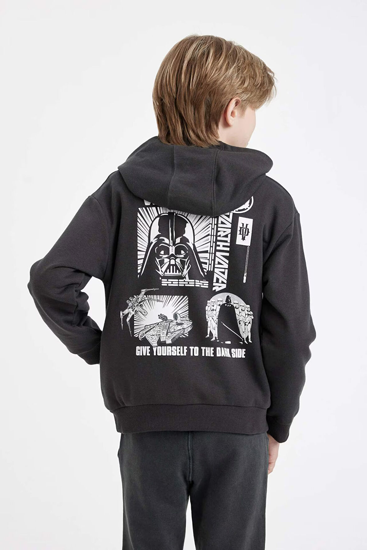 DeFacto Erkek Çocuk Star Wars Bisiklet Yaka Sırt Baskılı Sweatshirt C9737A824AUAR213