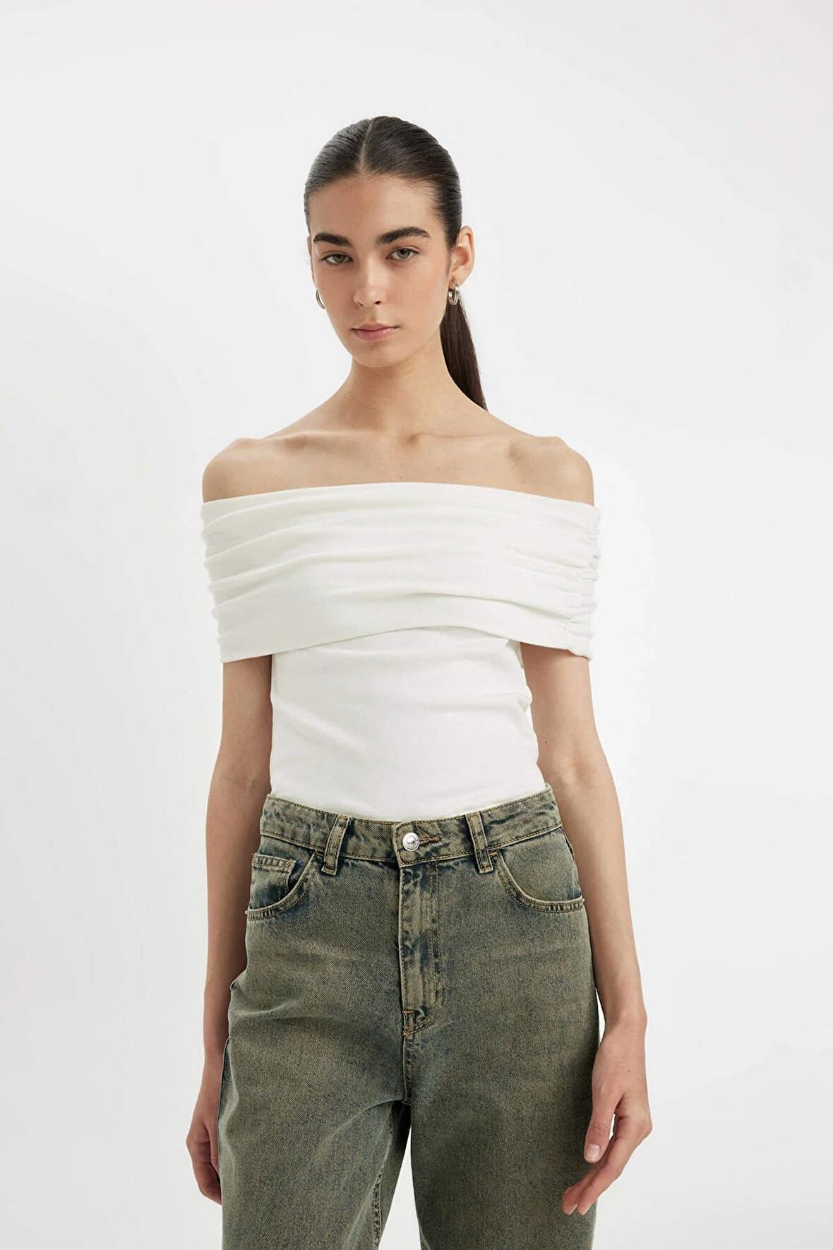 DeFacto Slim Fit Dar Kesim Omuzu Açık Ribana Kısa Kollu Tişört D2906AX24SMER105