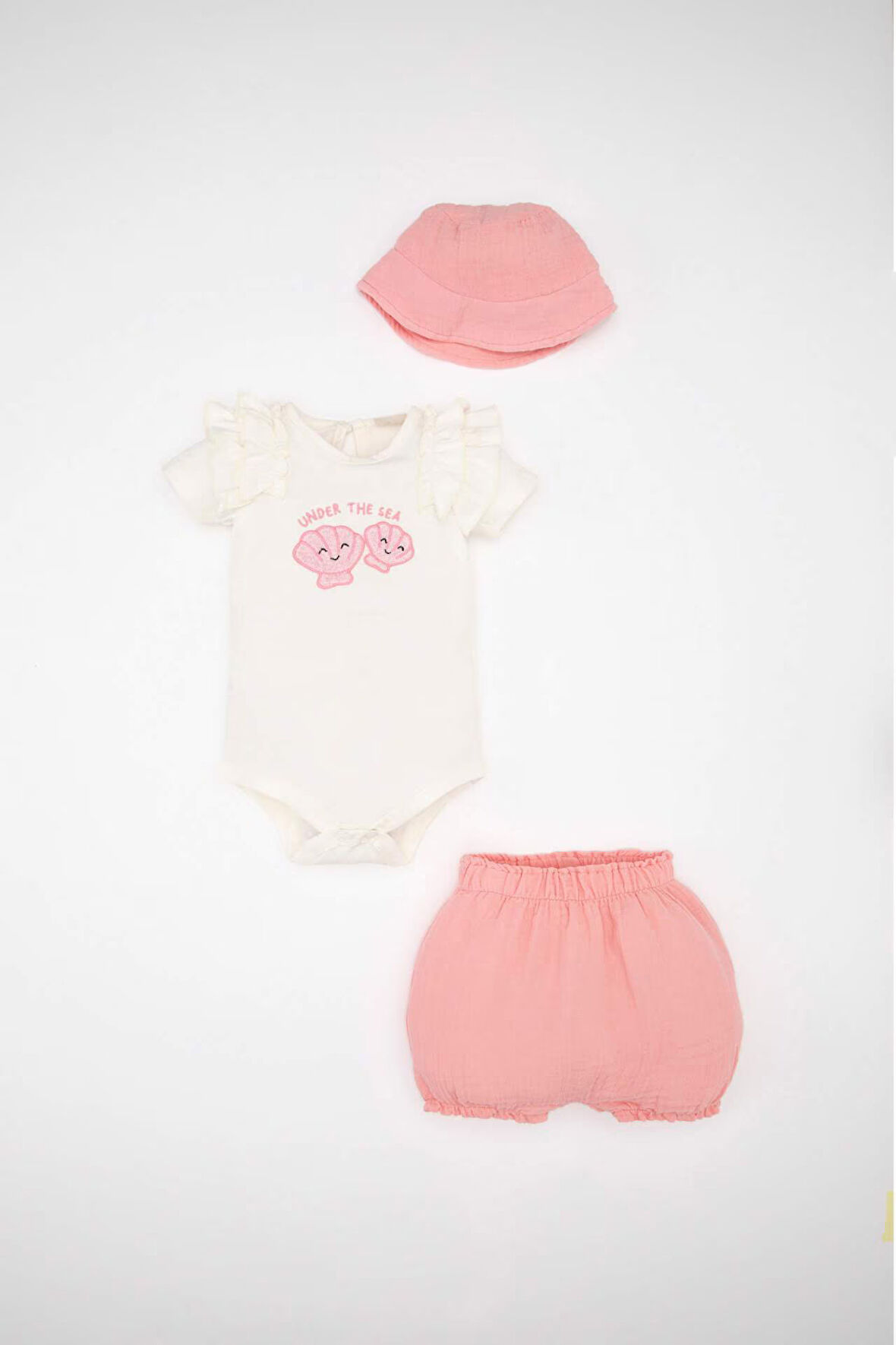 DeFacto Kız Bebek 3'lü Takım Baskılı Müslin Kumaş Kısa Kollu Çıtçıtlı Body Şort Şapka D0789A524HSPN79