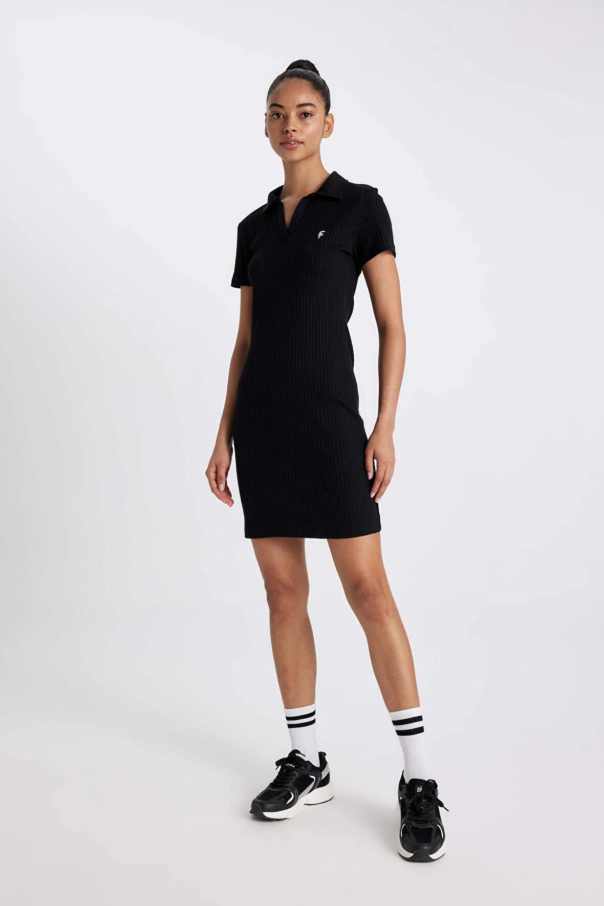 DeFactoFit Slim Fit Dar Kesim Polo Yaka Sporcu Kısa Kollu Elbise A7027AX24SMBK81