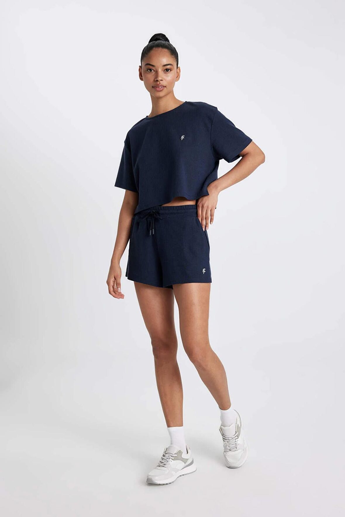 DeFactoFit Standart Fit Sporcu Düz Paça Ribana Şort