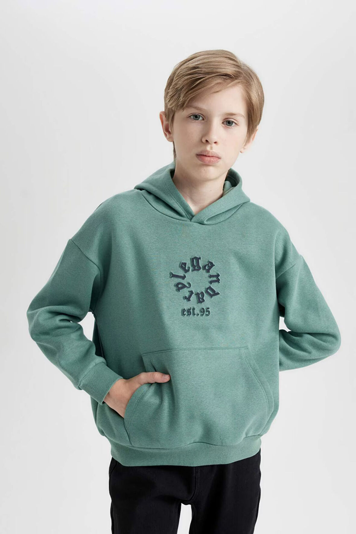 DeFacto Erkek Çocuk Oversize Geniş Kalıp Kapüşonlu Cepli Kalın Sweatshirt D1909A824WNGN757