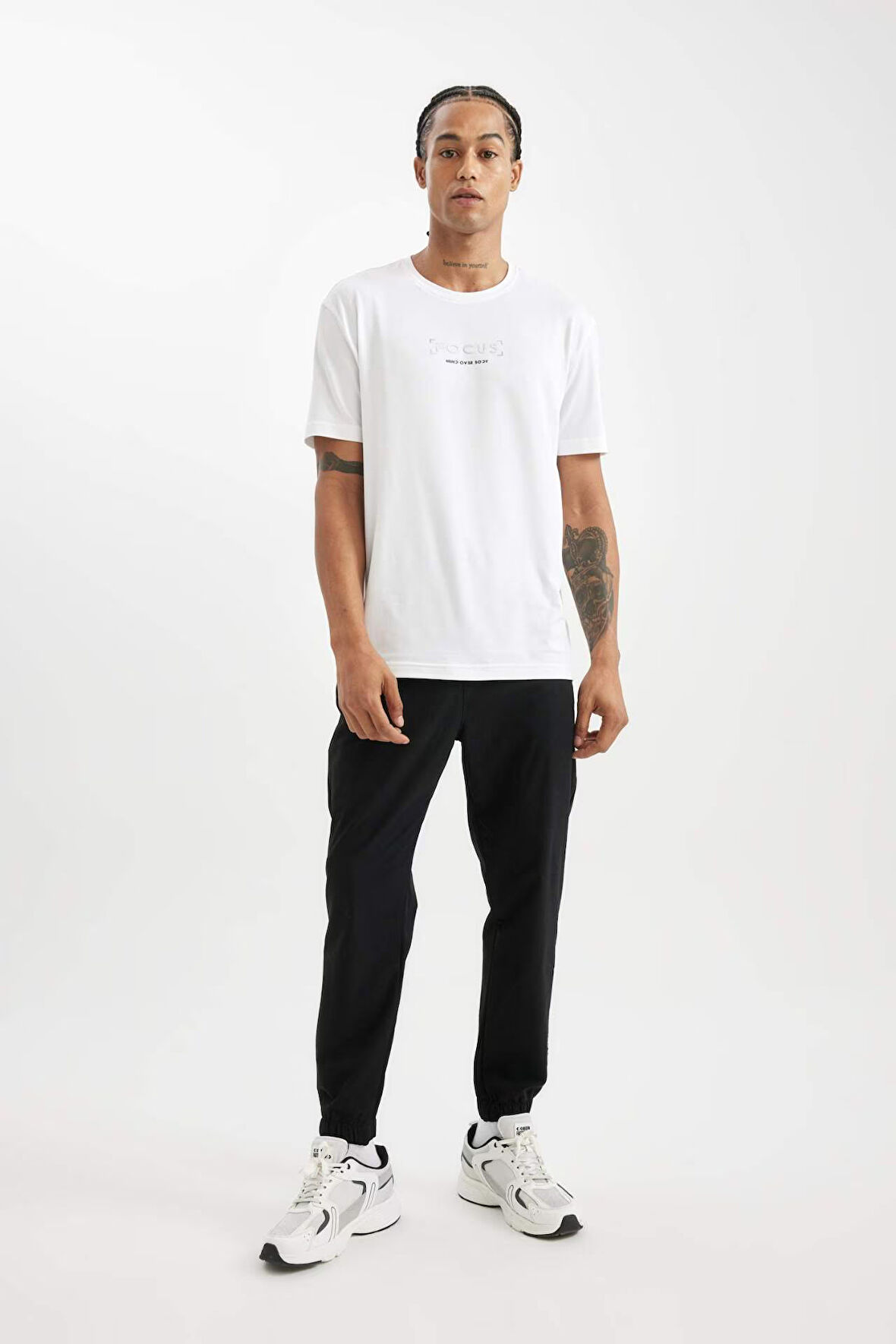 DeFactoFit Dokuma Esnek Multifonksiyonel Sporcu Jogger Eşofman Altı Slim Fit Dar Kesim Çift Cepli C1212AX24AUBK81