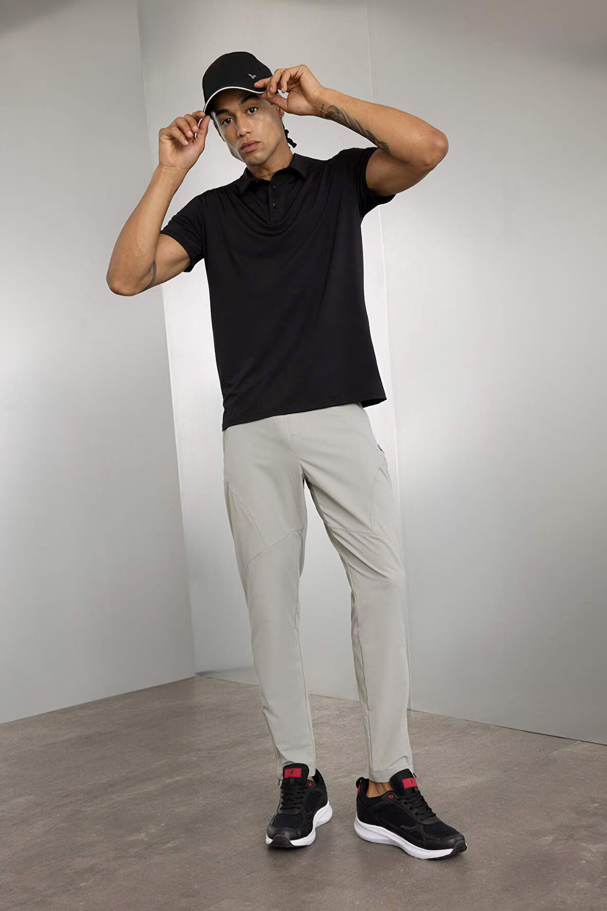DeFactoFit Sporcu Dokuma Pantolon Slim Fit Dar Kesim Çift Cepli Fermuarlı Paça C9262AX24AUKH418