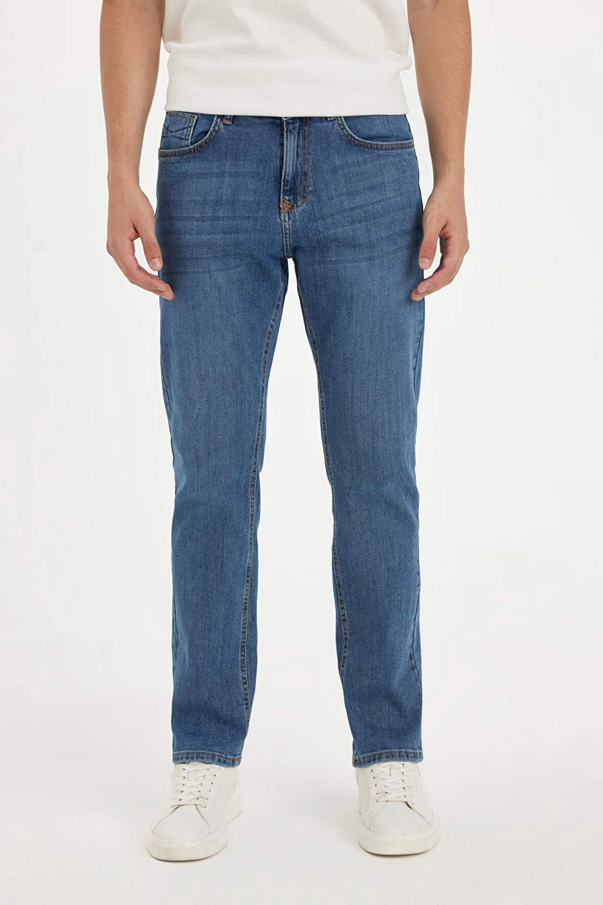 DeFacto Sergio Regular Fit Normal Kalıp Normal Bel Boru Paça Jean Pantolon A6948AX24AUNM28