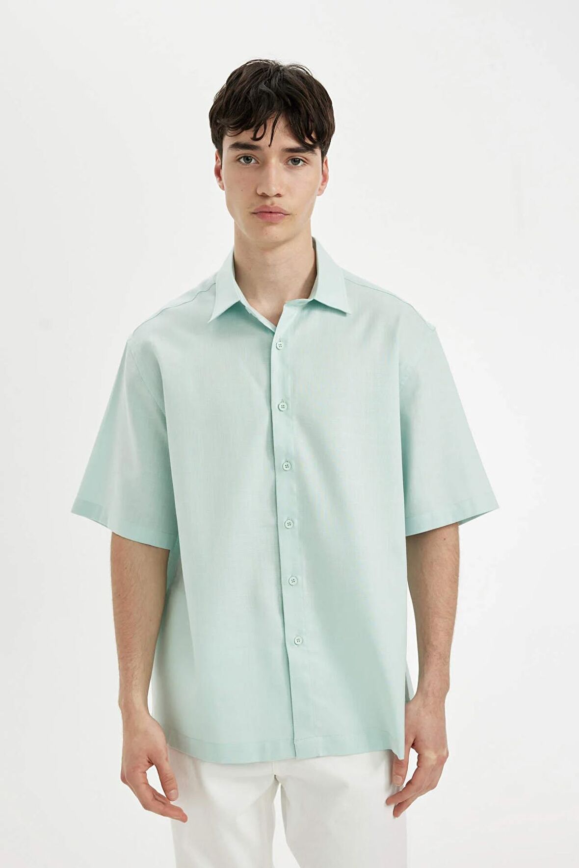 DeFacto Relax Fit Yazlık Tensel Basic Düz Kısa Kollu Gömlek C4316AX24SMGN1169