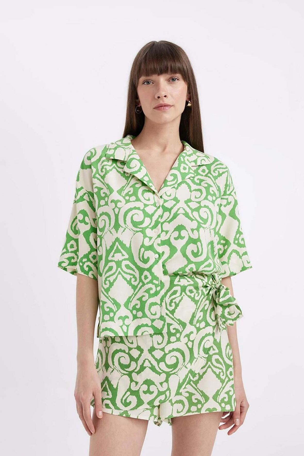 DeFacto Regular Fit Desenli Pijama Yaka Kısa Kollu Gömlek C3389AX24SMGN730
