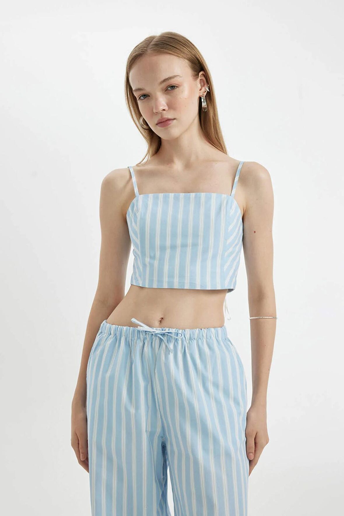 DeFacto Coool Çizgili Poplin Askılı Bluz D3517AX24HSBE196