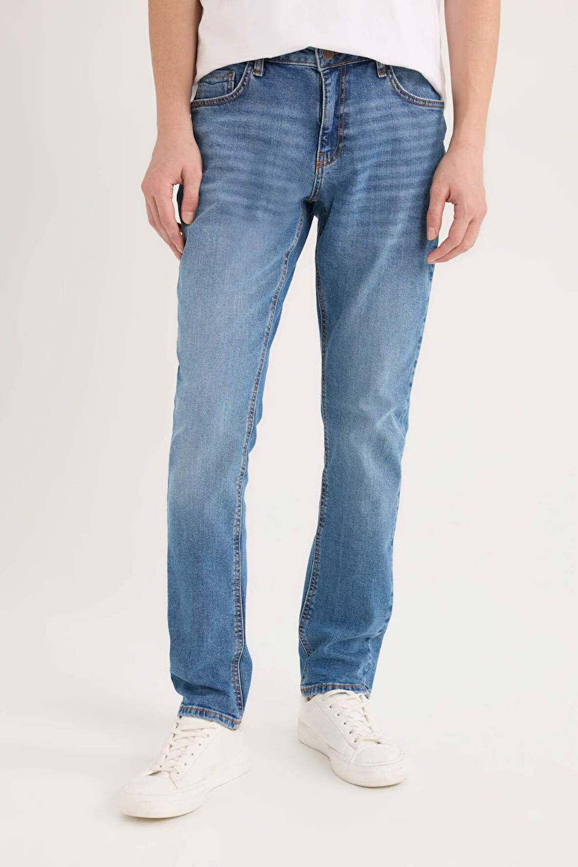 DeFacto Pedro Slim Fit Dar Kalıp Normal Bel Dar Paça Jean Pantolon B8418AX25SPNM28
