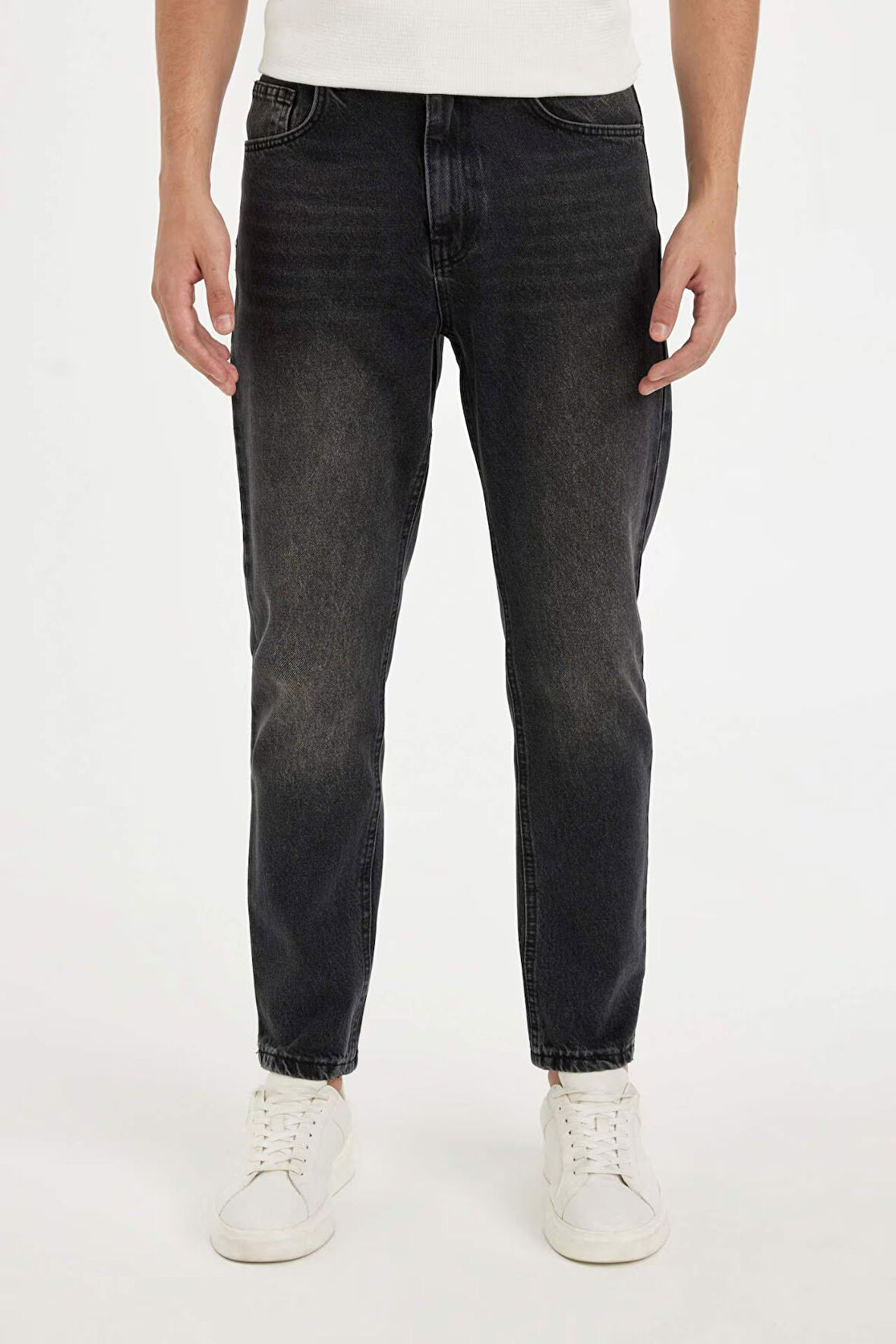 DeFacto %100 Pamuk 90's Slim Fit Dar Kalıp Yüksek Bel Dar Paça Siyah Jean Pantolon D6612AX24AUNM40