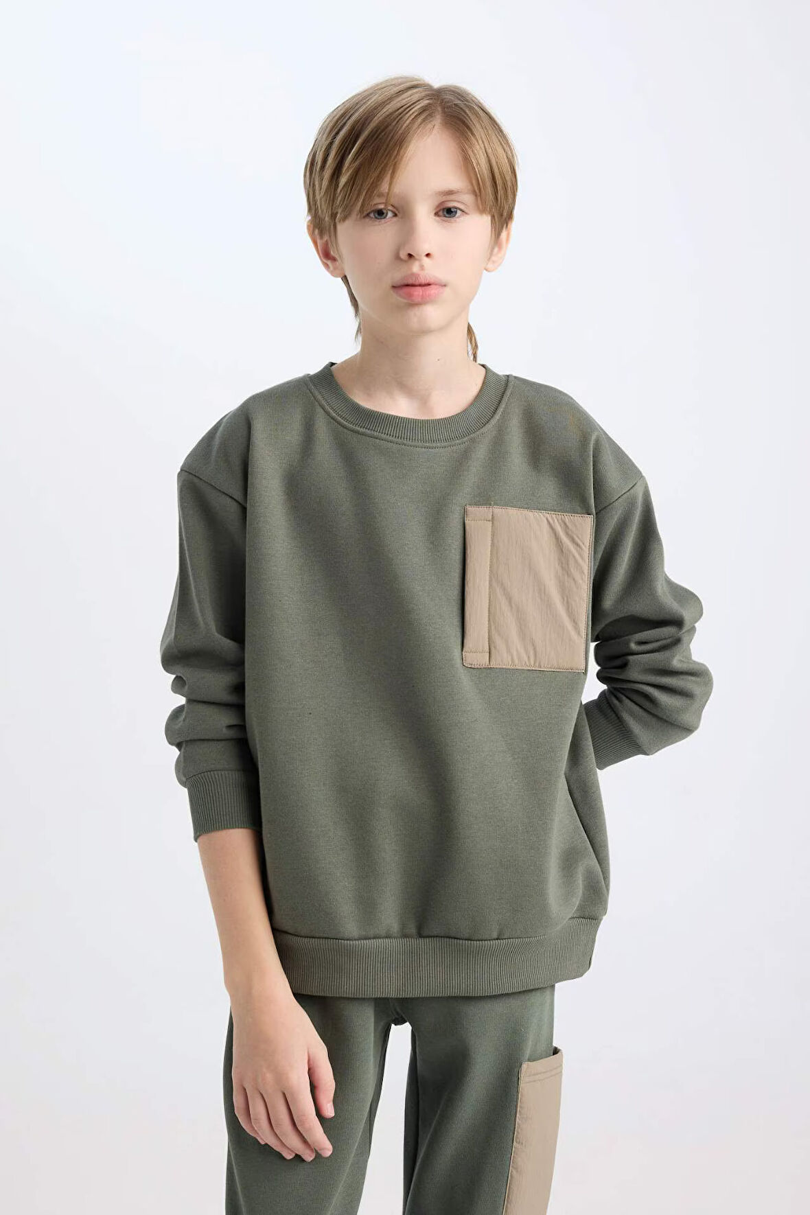 DeFacto Erkek Çocuk Oversize Geniş Kalıp Bisiklet Yaka Sweatshirt D5788A824WNKH430