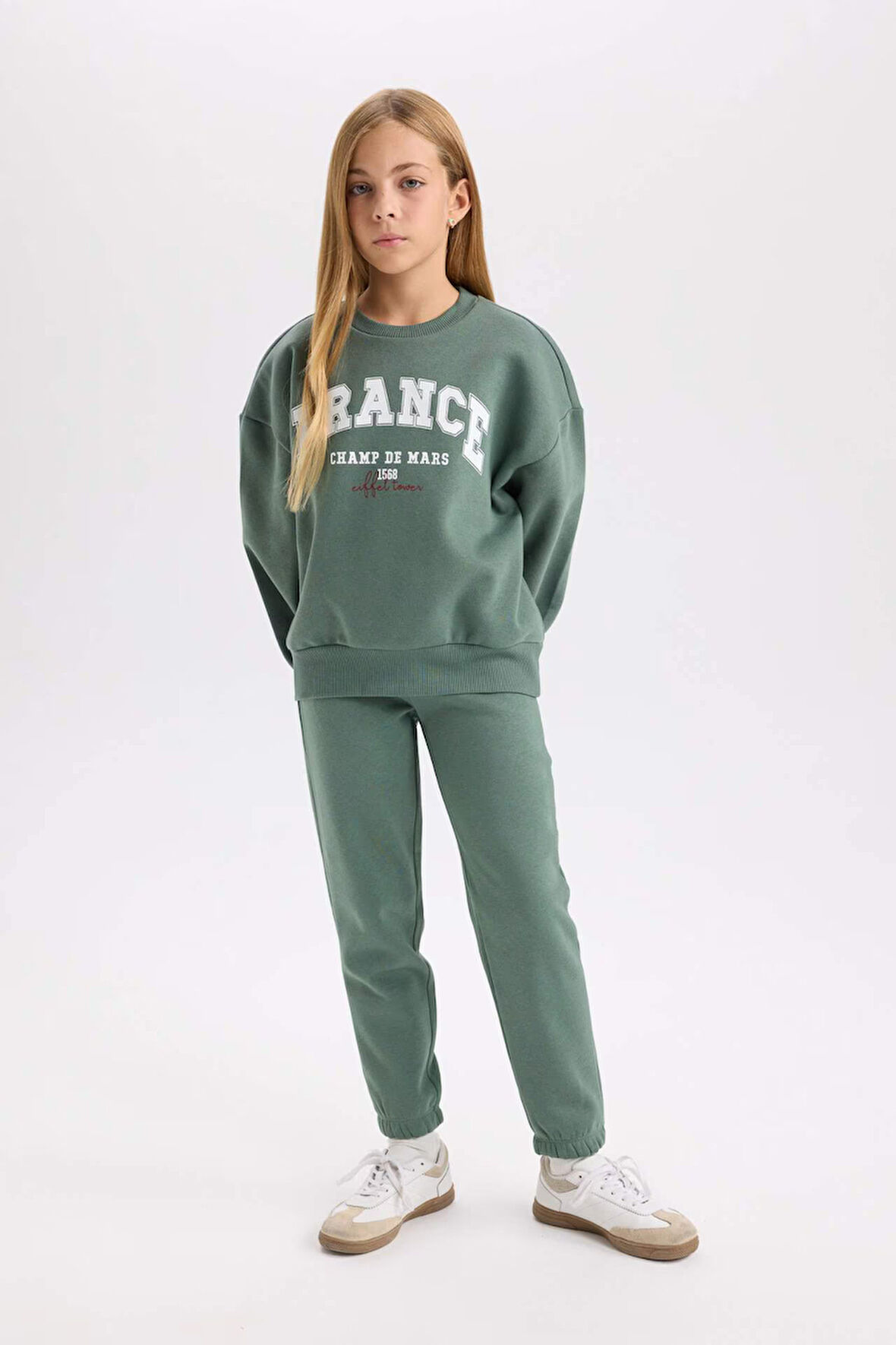 DeFacto Kız Çocuk 2'li Takım Baskılı Bisiklet Yaka Sweatshirt Esnek Belli Jogger Eşofman Altı D2216A824WNGN470