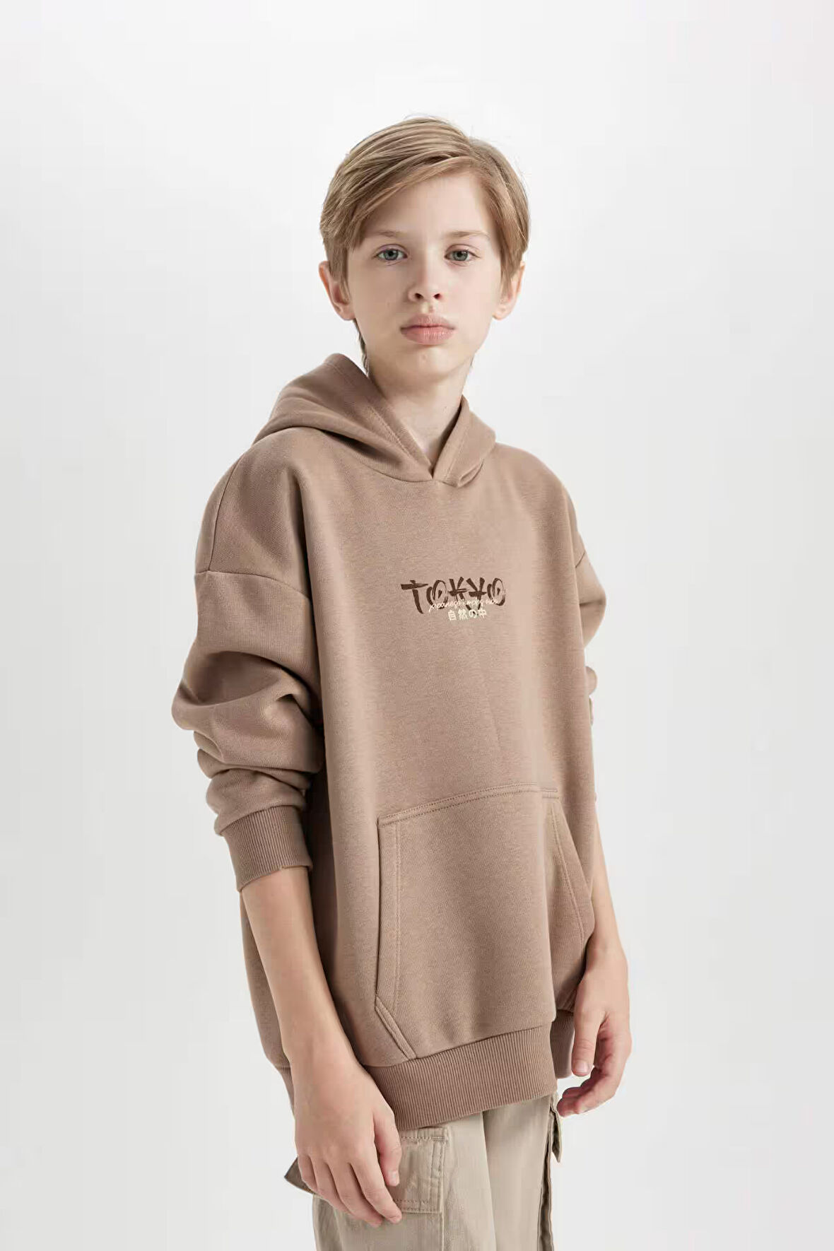 DeFacto Erkek Çocuk Oversize Geniş Kalıp Sırt Baskılı Kapüşonlu Sweatshirt D5681A824WNBN554