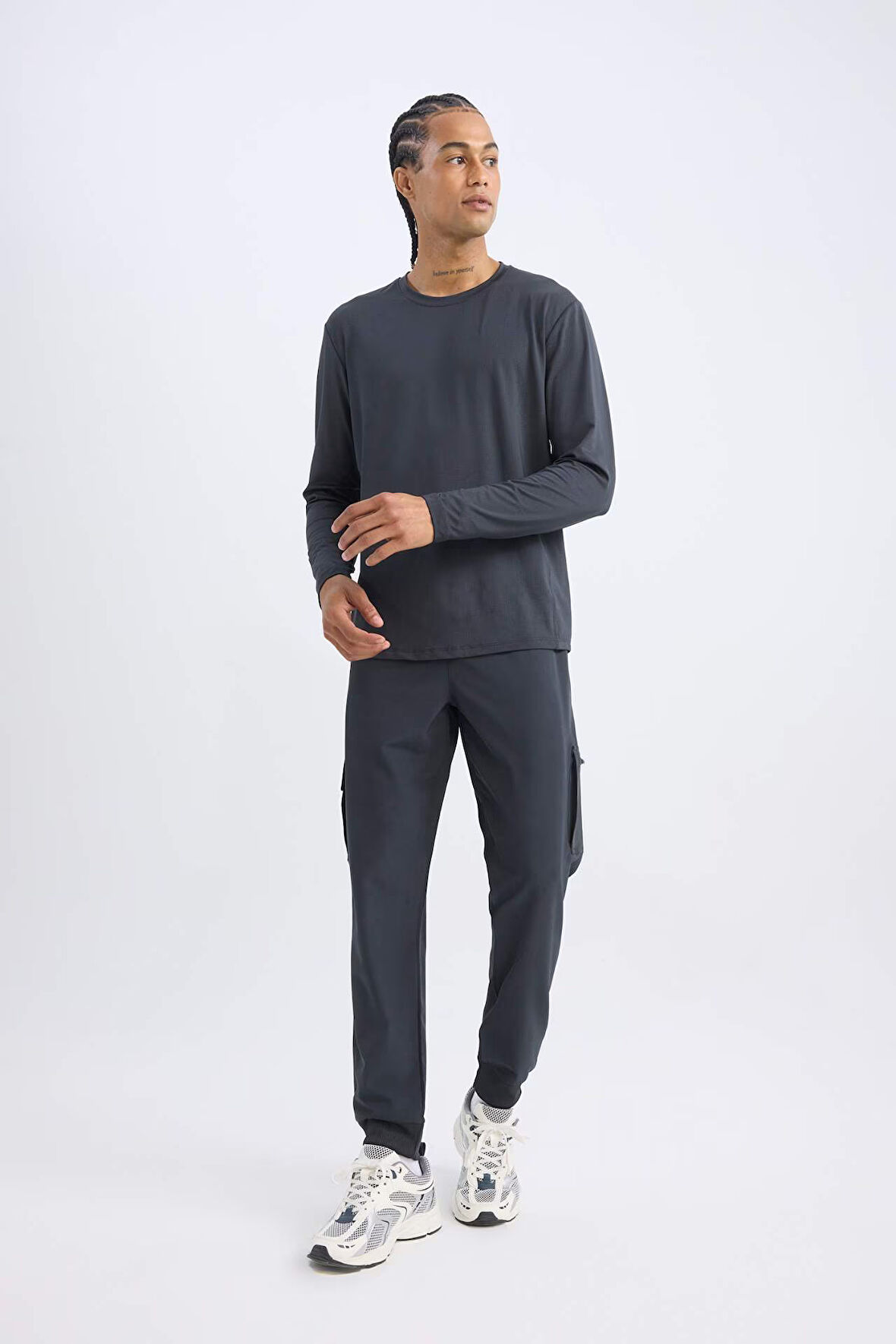 DeFactoFit Sporcu Jogger Eşofman Altı Standart Fit Beli Bağcıklı Basic Düz Lastikli Paça Cepli D1901AX24AUAR231