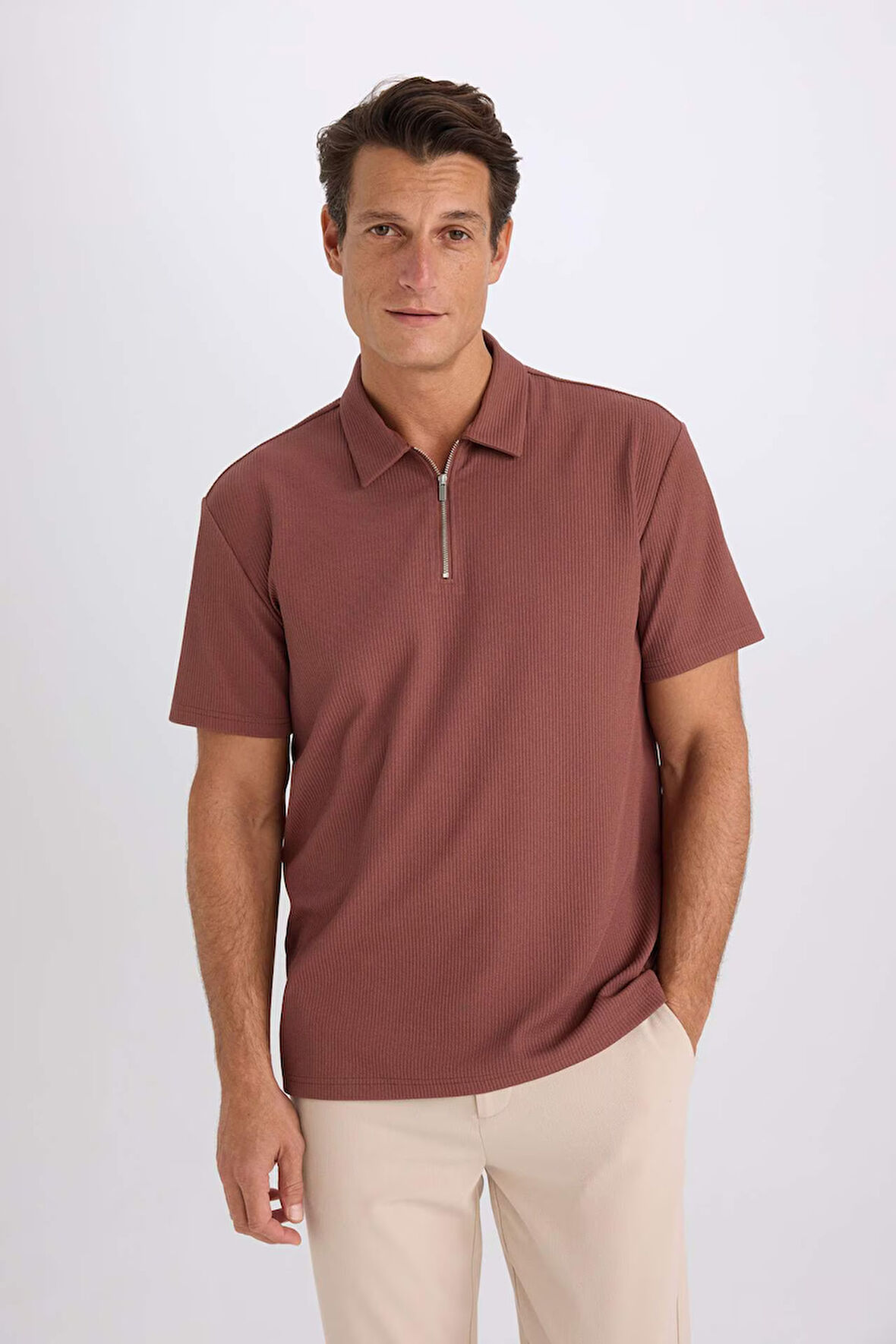 Regular Fit Yarım Fermuarlı Kısa Kollu Pilise Polo Tişört