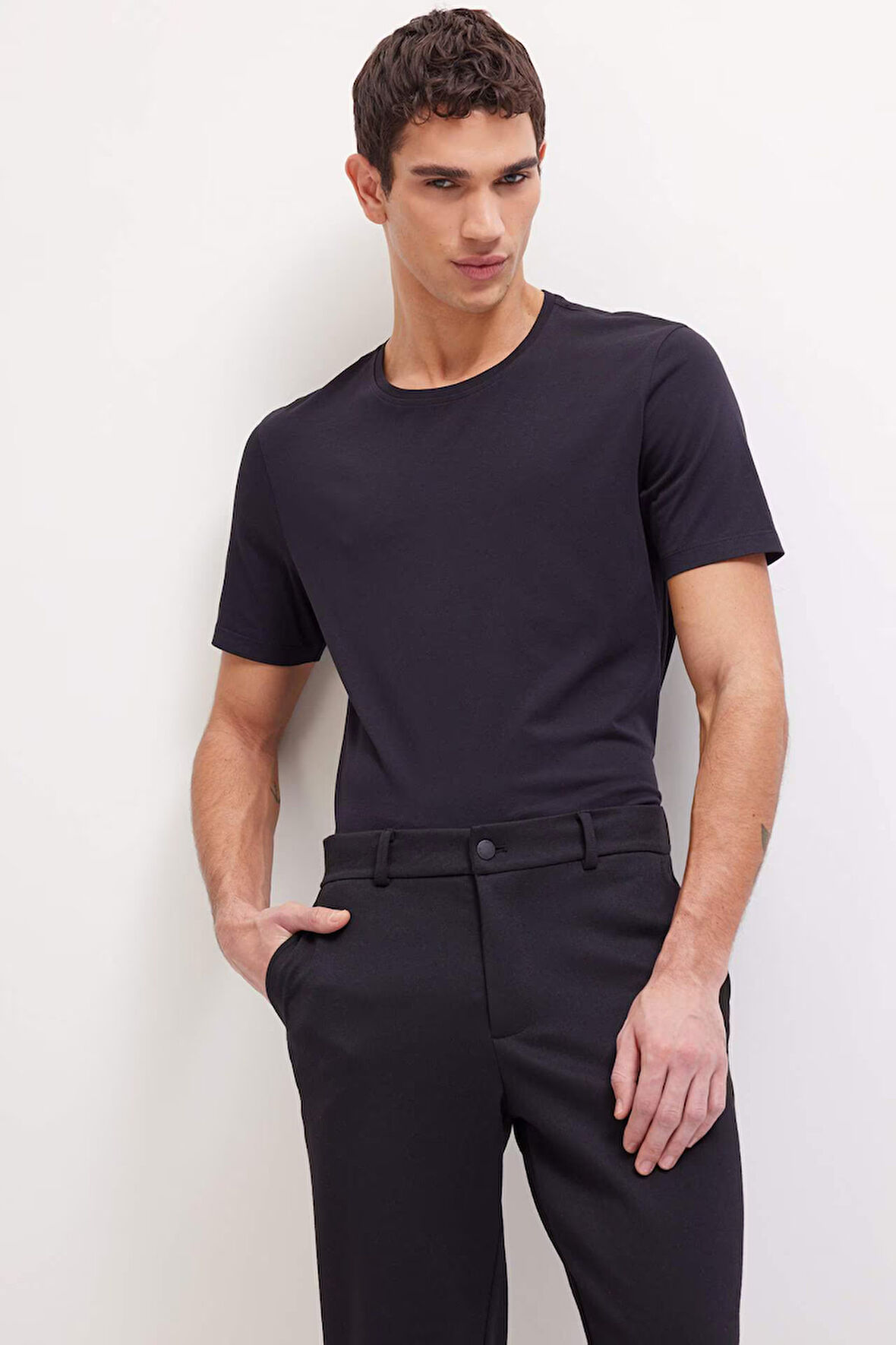 Slim Fit Dar Kesim Bisiklet Yaka Kısa Kollu Tişört