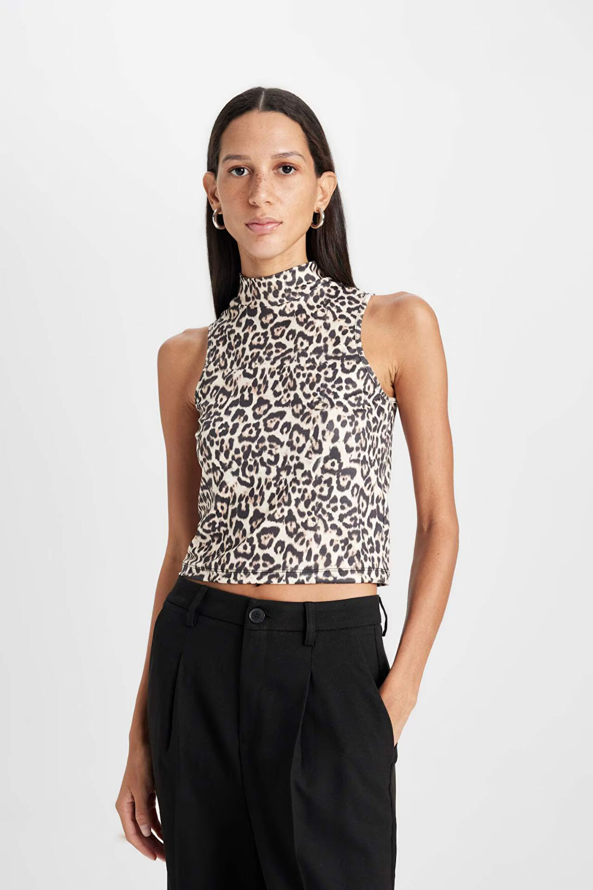 DeFacto Slim Fit Dar Kesim Yarım Balıkçı Yaka Leopar Desenli Kolsuz Bluz D5542AX24AUBN287