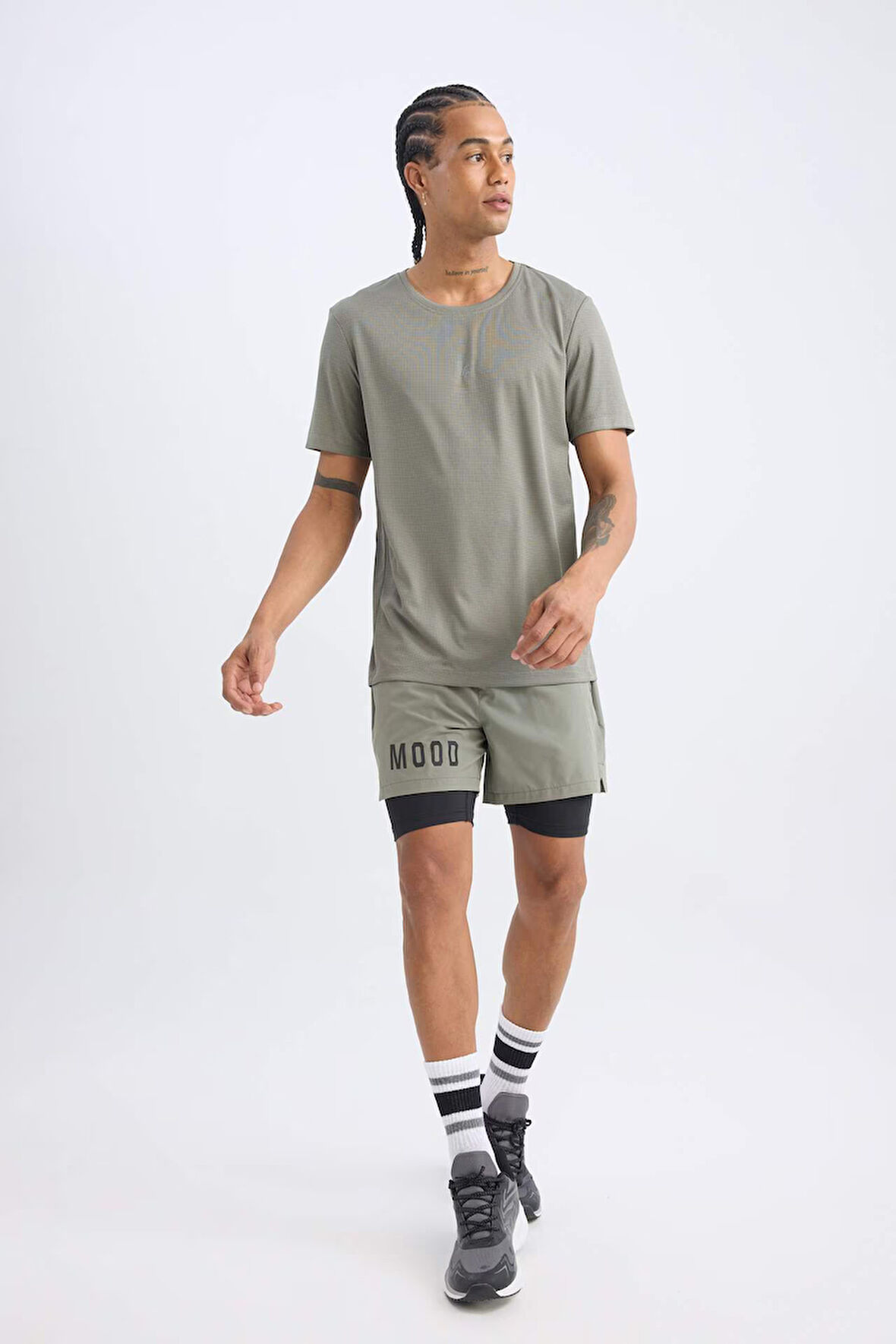 DeFactoFit Slim Fit Dar Kesim Fermuarlı Telefon Cepli Sporcu Taytlı Şort Z2147AZ25SPKH457